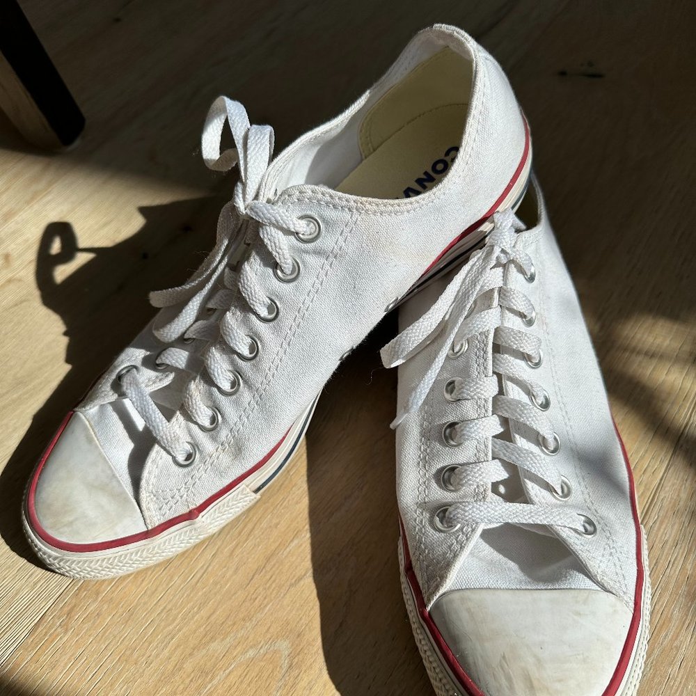 CHUCK TAYLOR  ALL STAR CLASSIC CONVERSE SNEAKERS MENS SZ 9.5 WHITE STYLE 166372C